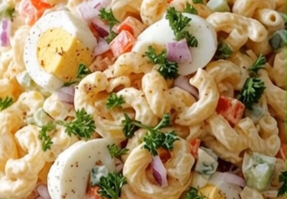 Classic Creamy Macaroni Salad
