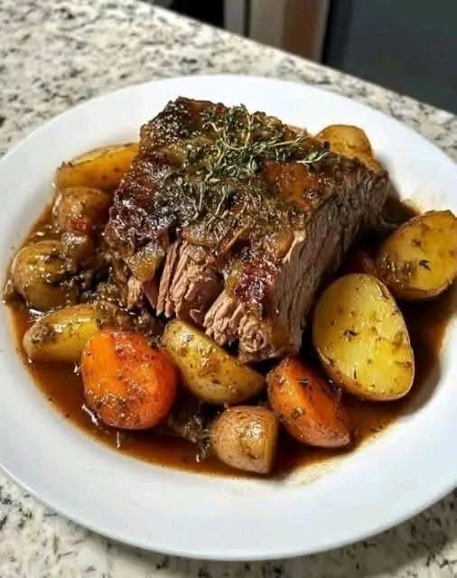 Slow Cooker Pot Roast with Carrots and Potatoes