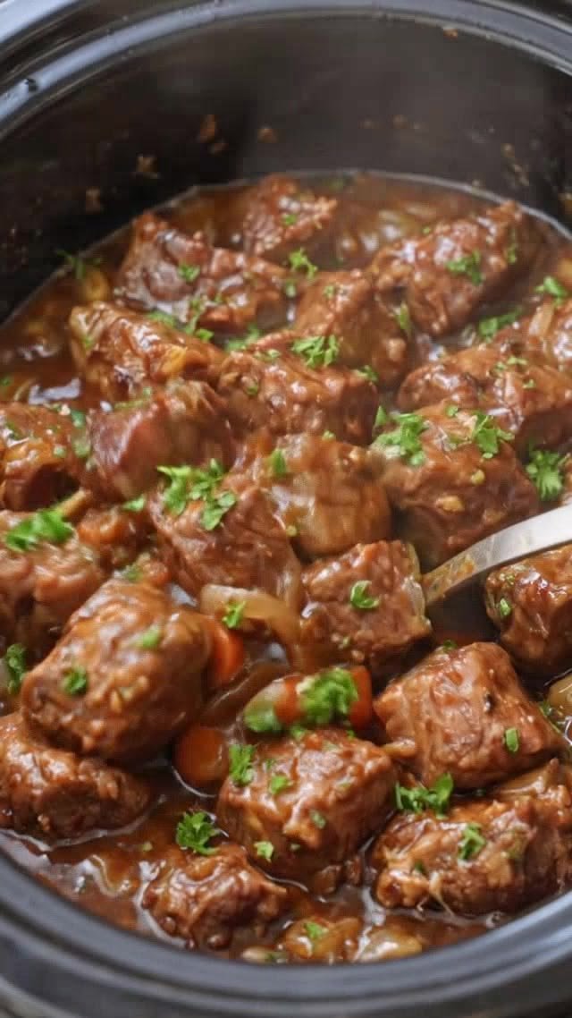 Slow Cooker Beef Tips and Gravy Recipe