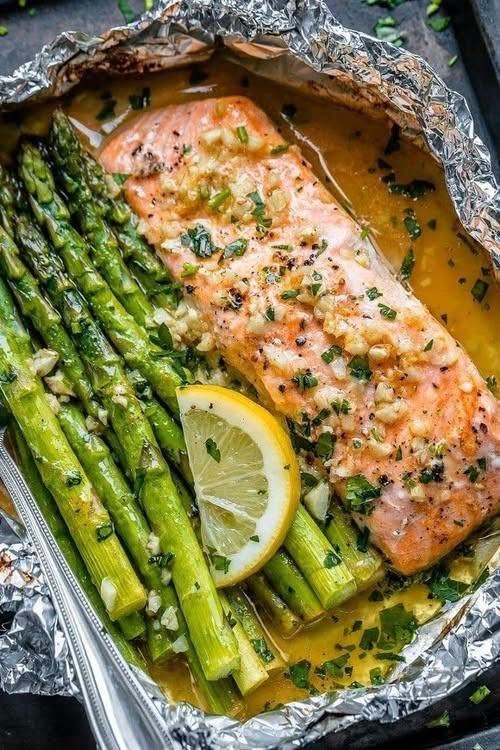 Garlic Butter Salmon & Asparagus Foil Pack