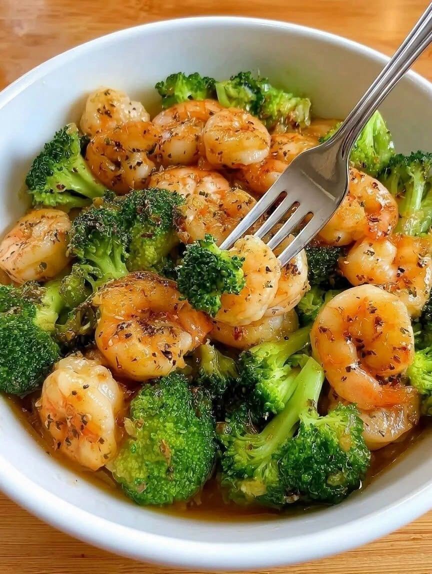 Garlic Butter Shrimp & Broccoli Skillet!