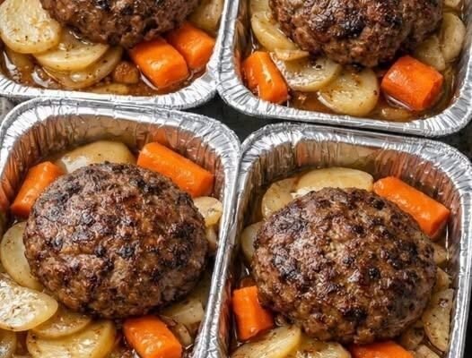 Hamburger Steaks with Potatoes and Carrots