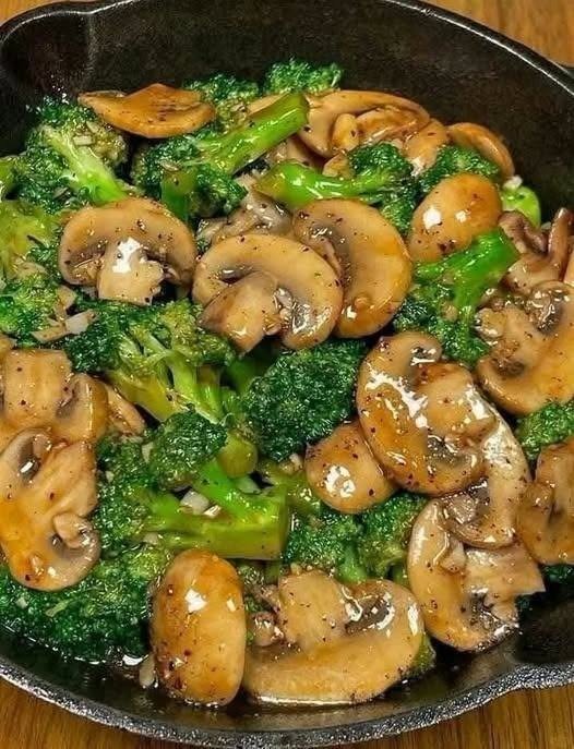 Garlic Butter Broccoli and Mushrooms Recipe |