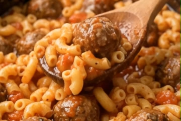 Slow Cooker Meatball Macaroni Casserole