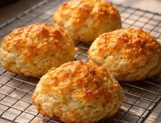 Cheesy Garlic Biscuits