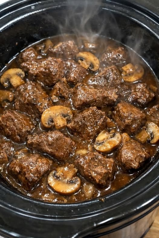 Slow Cooker Beef Tips and Gravy with Mushroom